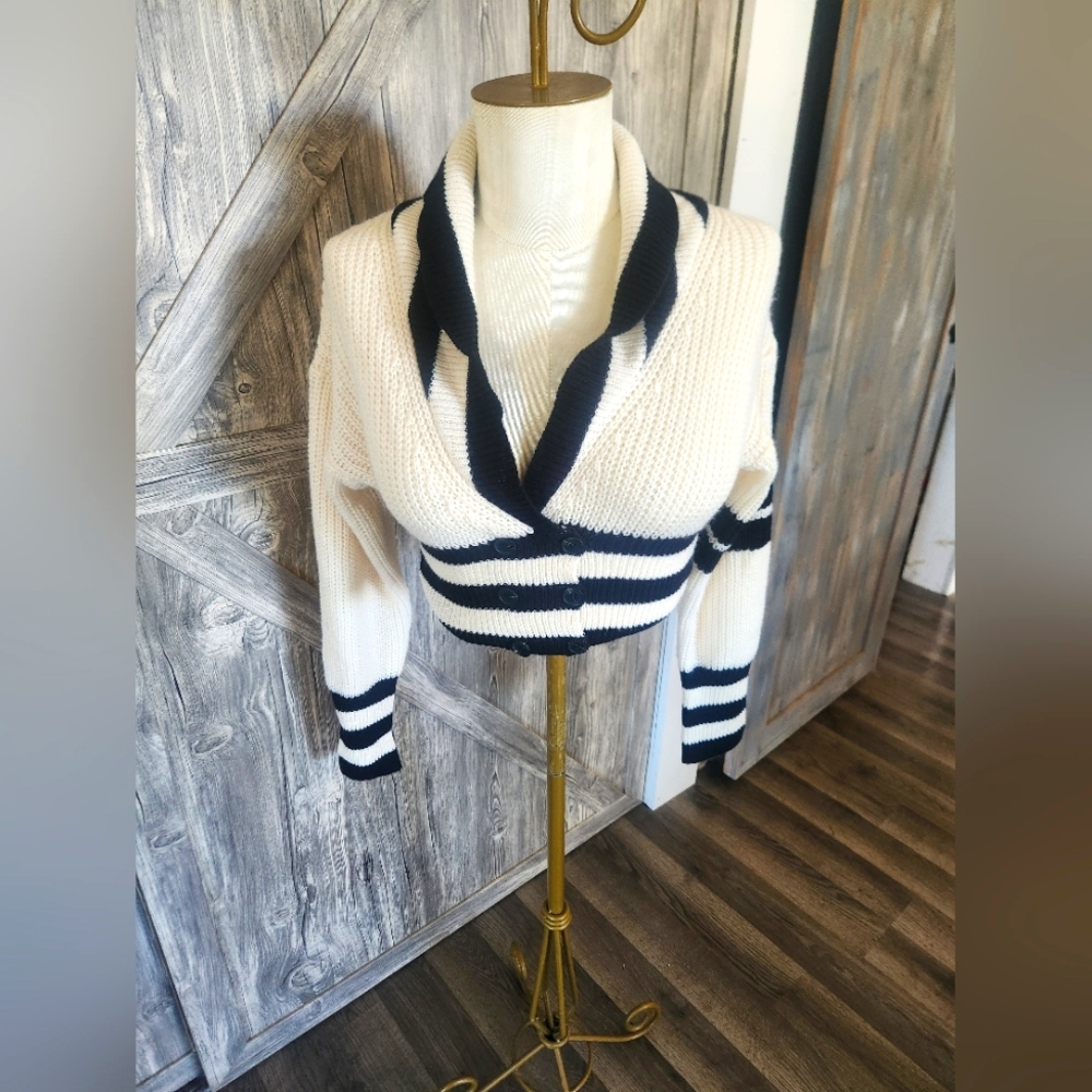 SheinStylish Black and White Women's Crop Sweater